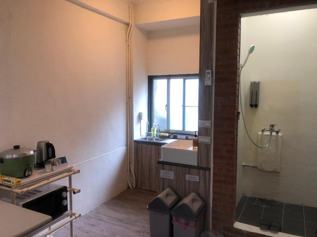 Simple Walk Guest House 小公寓 Tainan Exterior photo